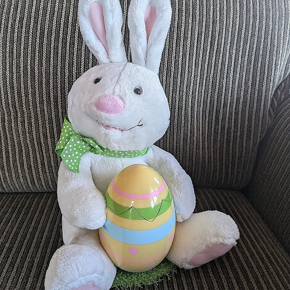 Hallmark Rockin Rabbit Easter bunny musical animated spring chick plush